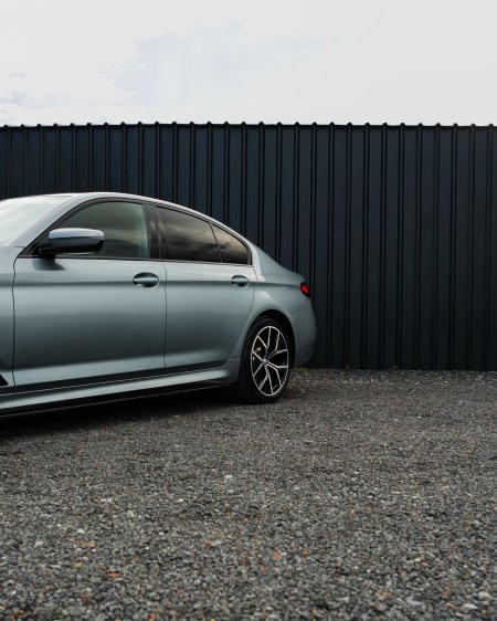 2021 BMW 5-Series - photo 2