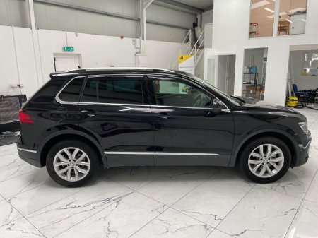 2020 Volkswagen Tiguan - photo 2