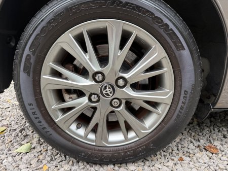 2019 Toyota Yaris - photo 2