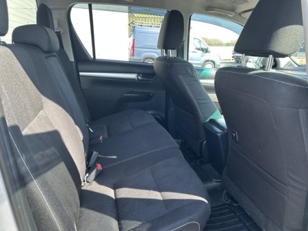 2025 Toyota Hilux - photo 12