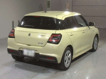 2023 Suzuki Swift - photo 2
