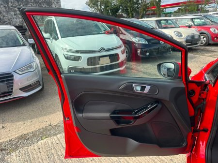 2015 Ford Fiesta - photo 10