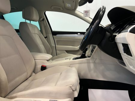 2019 Volkswagen Passat - photo 18