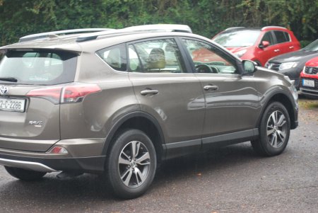2017 Toyota RAV4 - photo 5