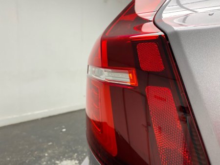 2027 Volvo V60 - photo 8