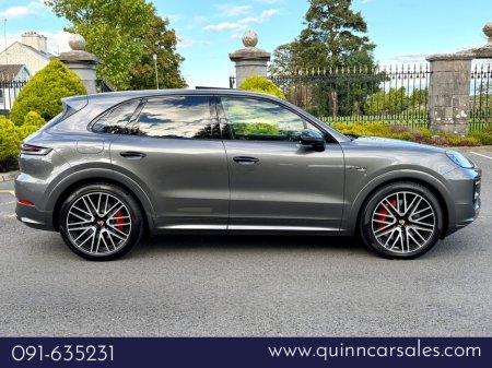 2024 Porsche Cayenne - photo 2