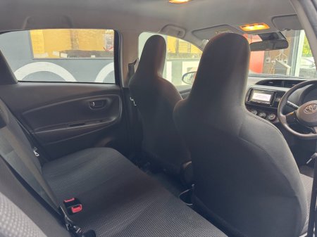2019 Toyota Vitz - photo 16