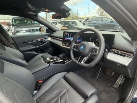 2025 BMW 5-Series - photo 11