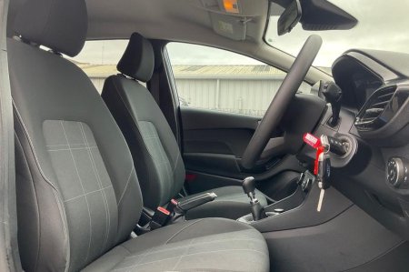 2020 Ford Fiesta - photo 17