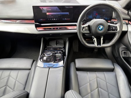 2025 BMW 5-Series - photo 10