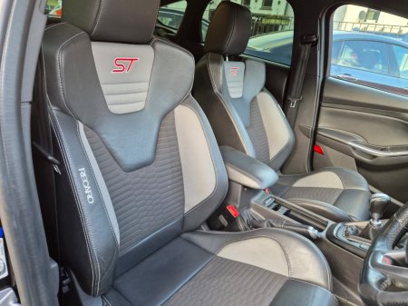 2016 Ford Focus - photo 17