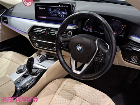 2023 BMW 5-Series - photo 15