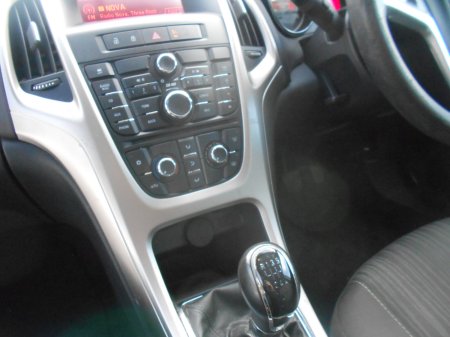 2011 Opel Astra - photo 8