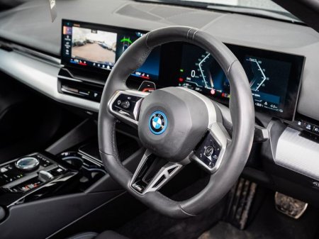 2025 BMW 5-Series - photo 15