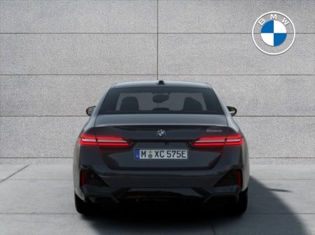 2026 BMW 5-Series - photo 3