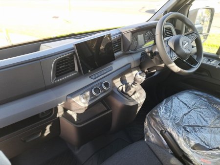 2026 Nissan Interstar - photo 2