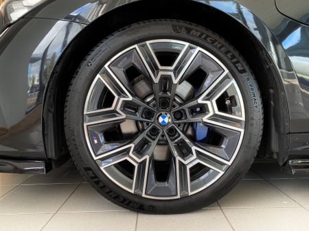 2025 BMW 5-Series - photo 6