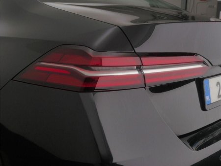 2025 BMW 5-Series - photo 20