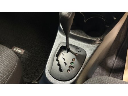 2016 Toyota Vitz - photo 19
