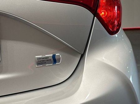 2019 Toyota Vitz - photo 11