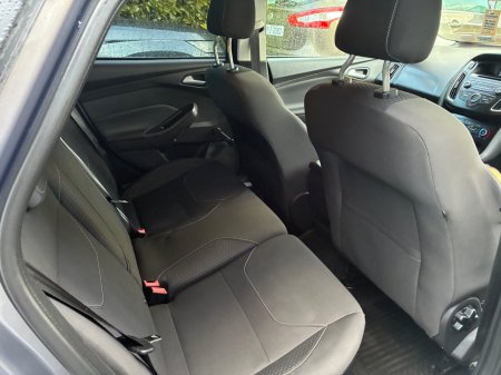 2016 Ford Focus - photo 14