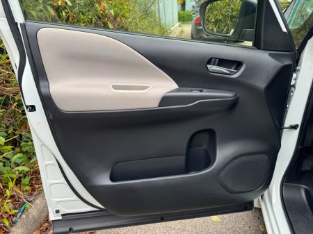 2017 Nissan Serena - photo 19