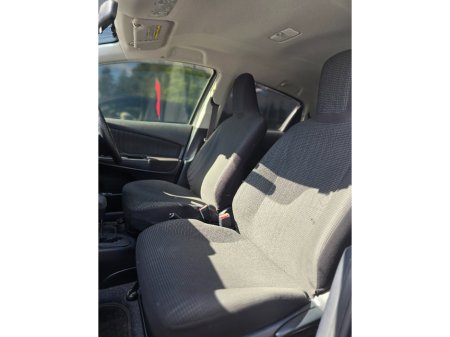 2017 Toyota Vitz - photo 13