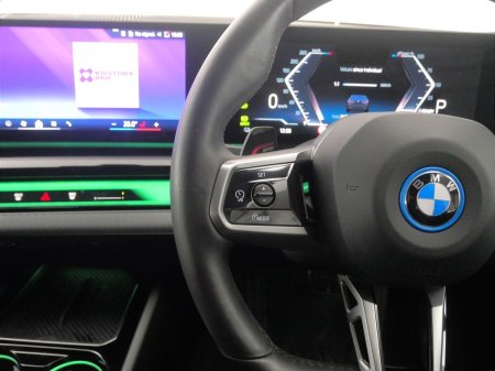 2025 BMW i5 - photo 17