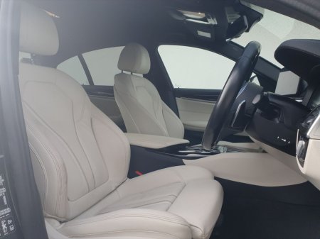 2022 BMW 5-Series - photo 12