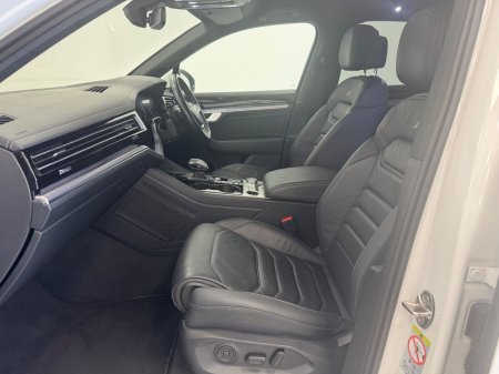 2020 Volkswagen Touareg - photo 5