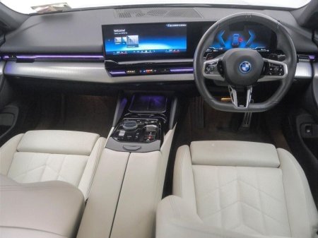 2024 BMW 5-Series - photo 4
