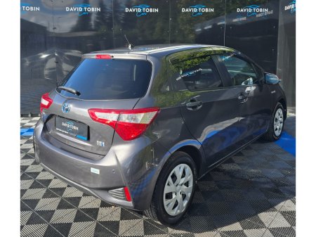2019 Toyota Vitz - photo 4
