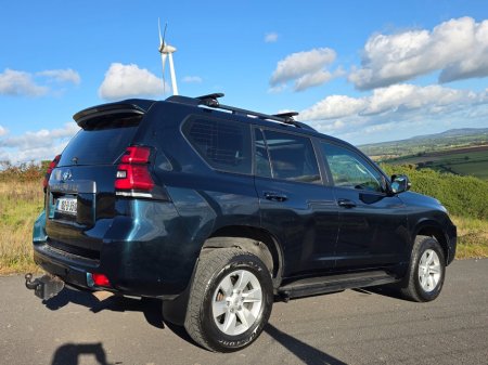 2018 Toyota Land Cruiser - photo 2