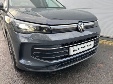 2025 Volkswagen Tiguan - photo 17
