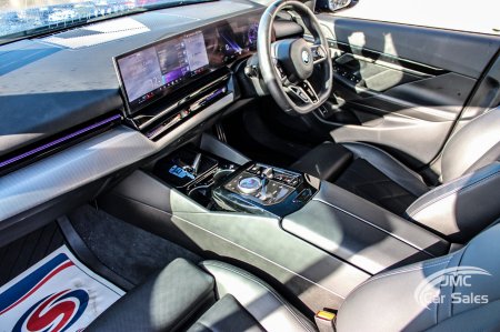 2025 BMW 5-Series - photo 34