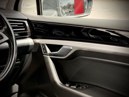 2020 Volkswagen Touareg - photo 26