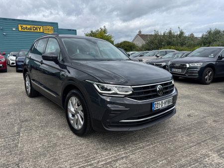 2022 Volkswagen Tiguan - photo 2