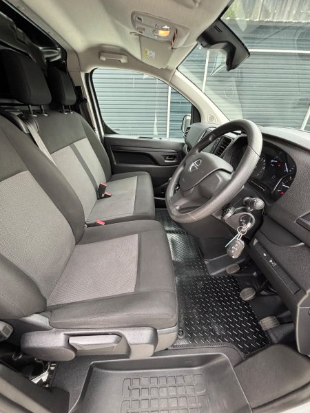 2023 Opel Vivaro - photo 18