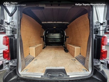2025 Toyota Proace - photo 7