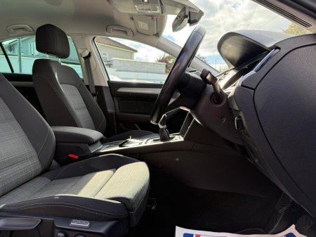 2022 Volkswagen Passat - photo 10