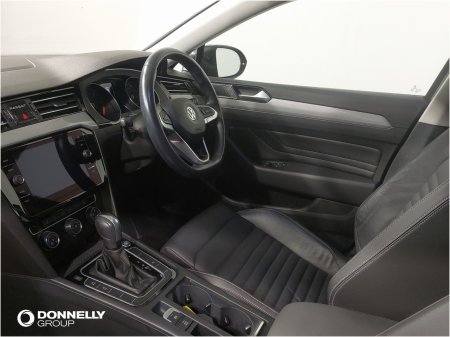 2020 Volkswagen Passat - photo 2