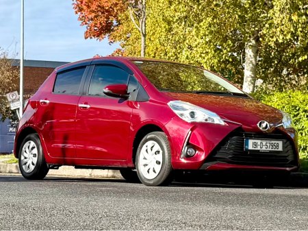 2019 Toyota Vitz - photo 2
