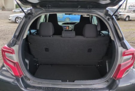 2015 Toyota Vitz - photo 6