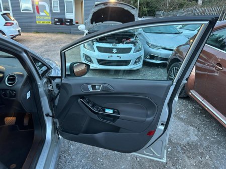 2016 Ford Fiesta - photo 5