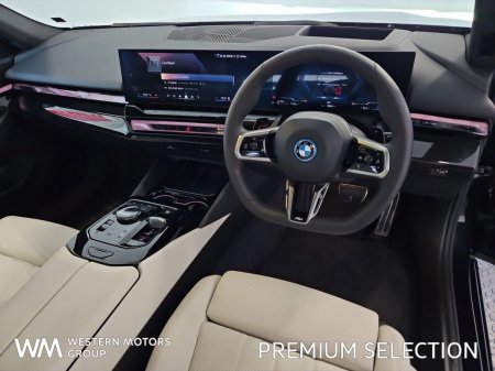 2025 BMW 5-Series - photo 11