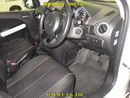 2013 Mazda Demio - photo 3