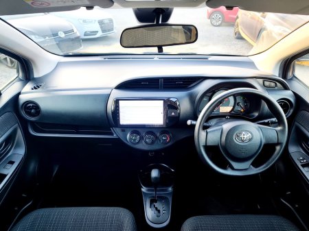 2019 Toyota Vitz - photo 17