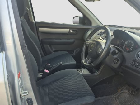 2010 Suzuki Swift - photo 22