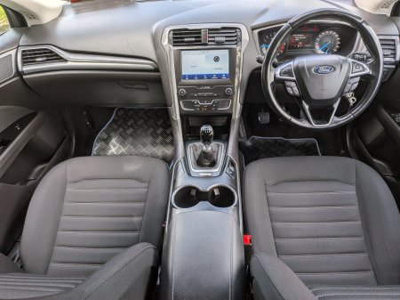 2020 Ford Mondeo - photo 16