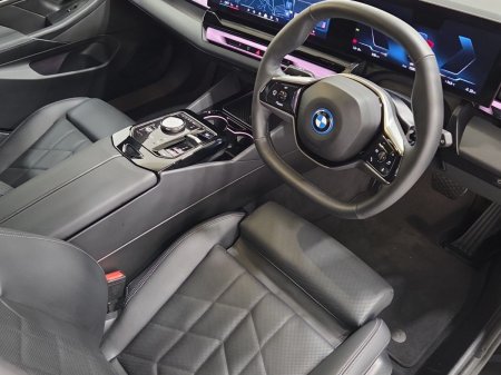 2025 BMW i5 - photo 6